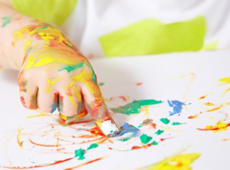 Когда и как ребенок учится рисовать