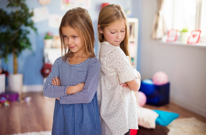 Как родителям научить ребенка извиняться 