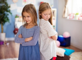 Как родителям научить ребенка извиняться 