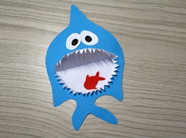 Акула с рыбкой - объемная бумажная поделка 