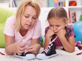 Как научить ребенка завязывать шнурки 