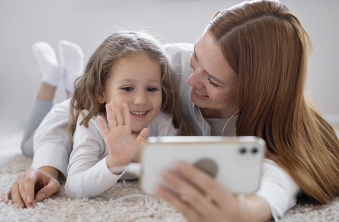 Родители в смартфоне: влияние на детей  
