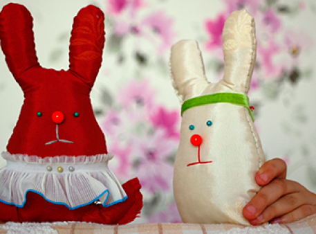 Пасхальные зайчата: игрушка своими руками  